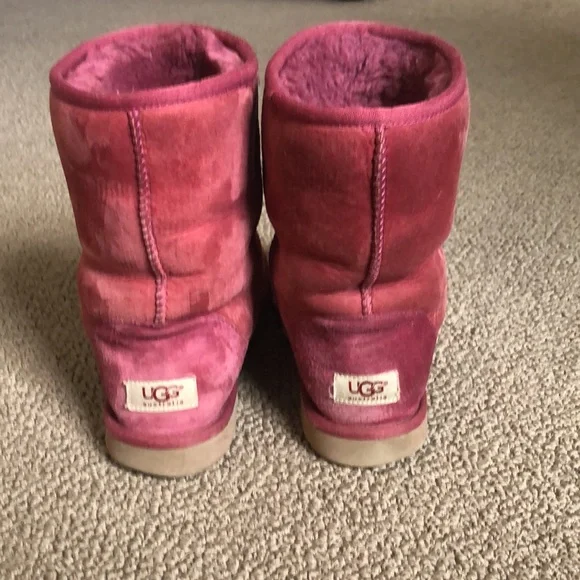 UGG CLASSIC SHORT SHEEPSKIN LEATHER BOOTS RASPBERRY COLOR - Picture 4 of 9